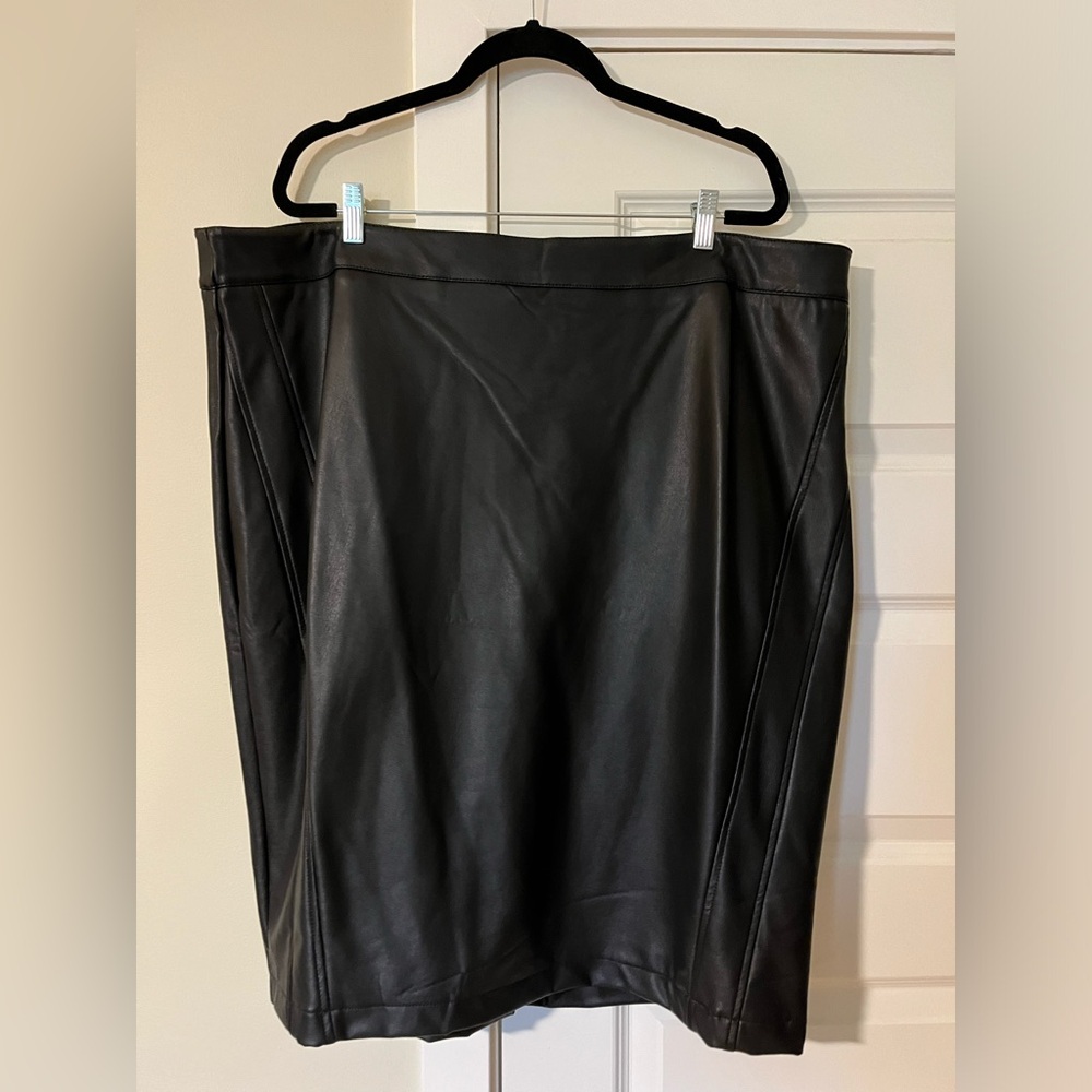 Reitmans full pleather skirt, size 22, BNWT